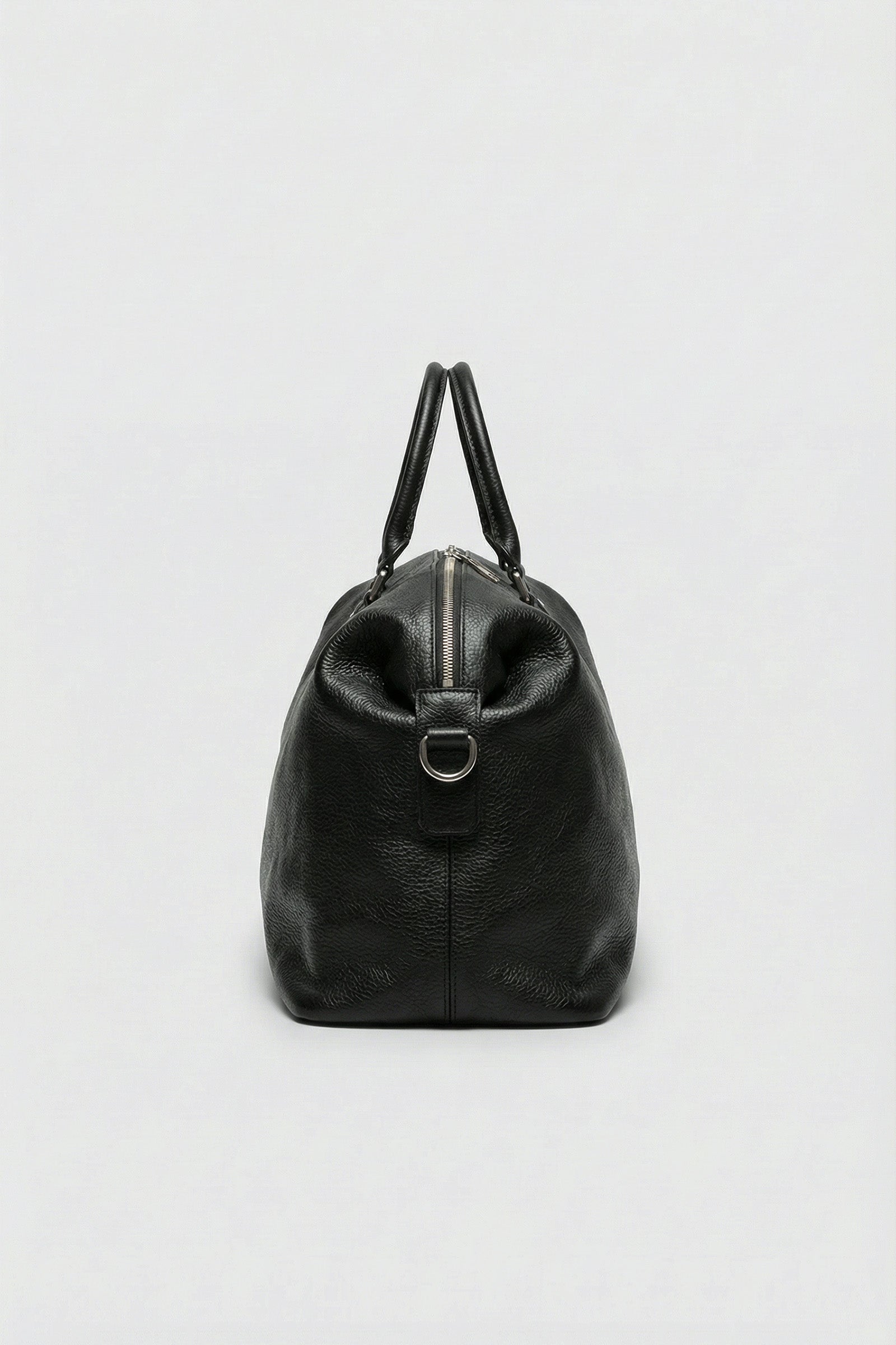 Durable top-grain leather travel bag with premium hardware.